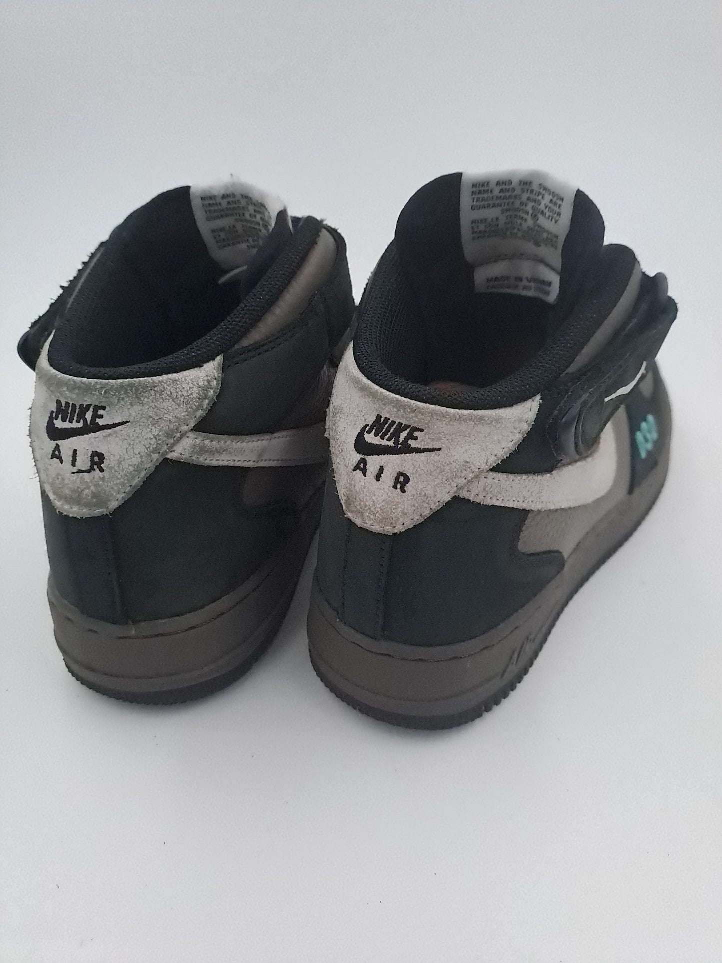 Nike Air Force 1 mid BERLIN taille 42