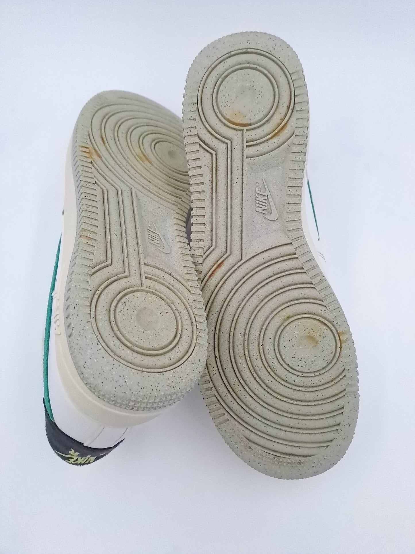 Nike Air Force 1 low Malachite swoosh taille 44