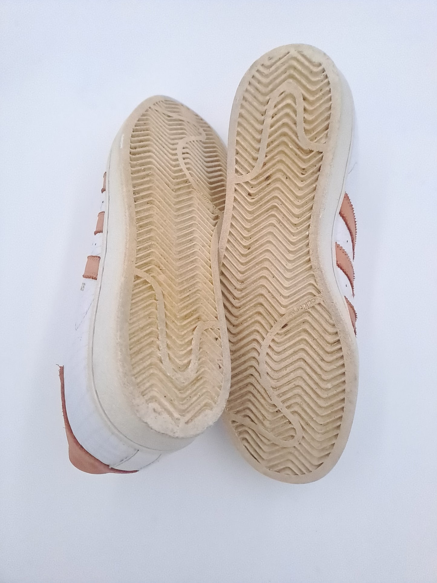 Adidas superstar chalk corail taille 39,5