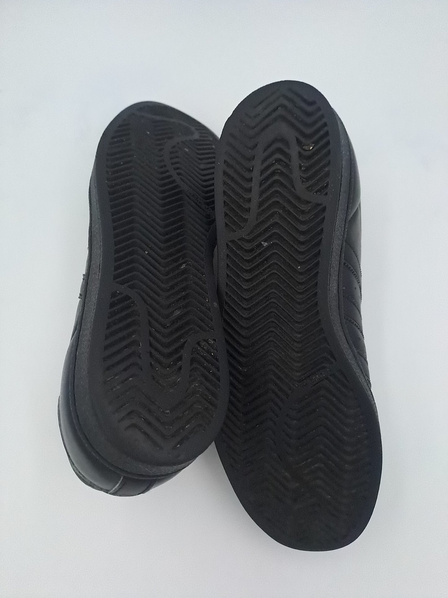 Adidas superstar black taille 40