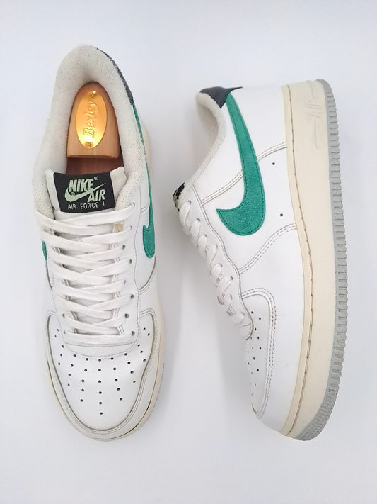 Nike Air Force 1 low Malachite swoosh taille 44