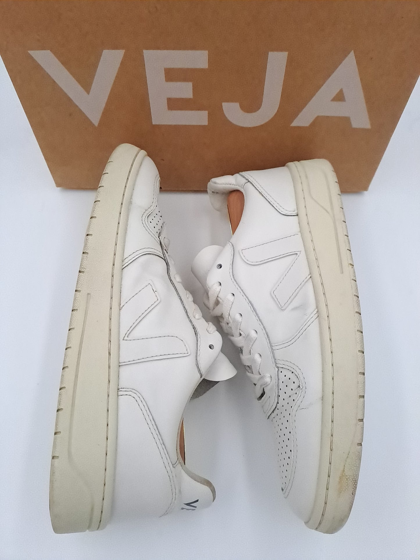 Veja V-10 leather extra white taille 40