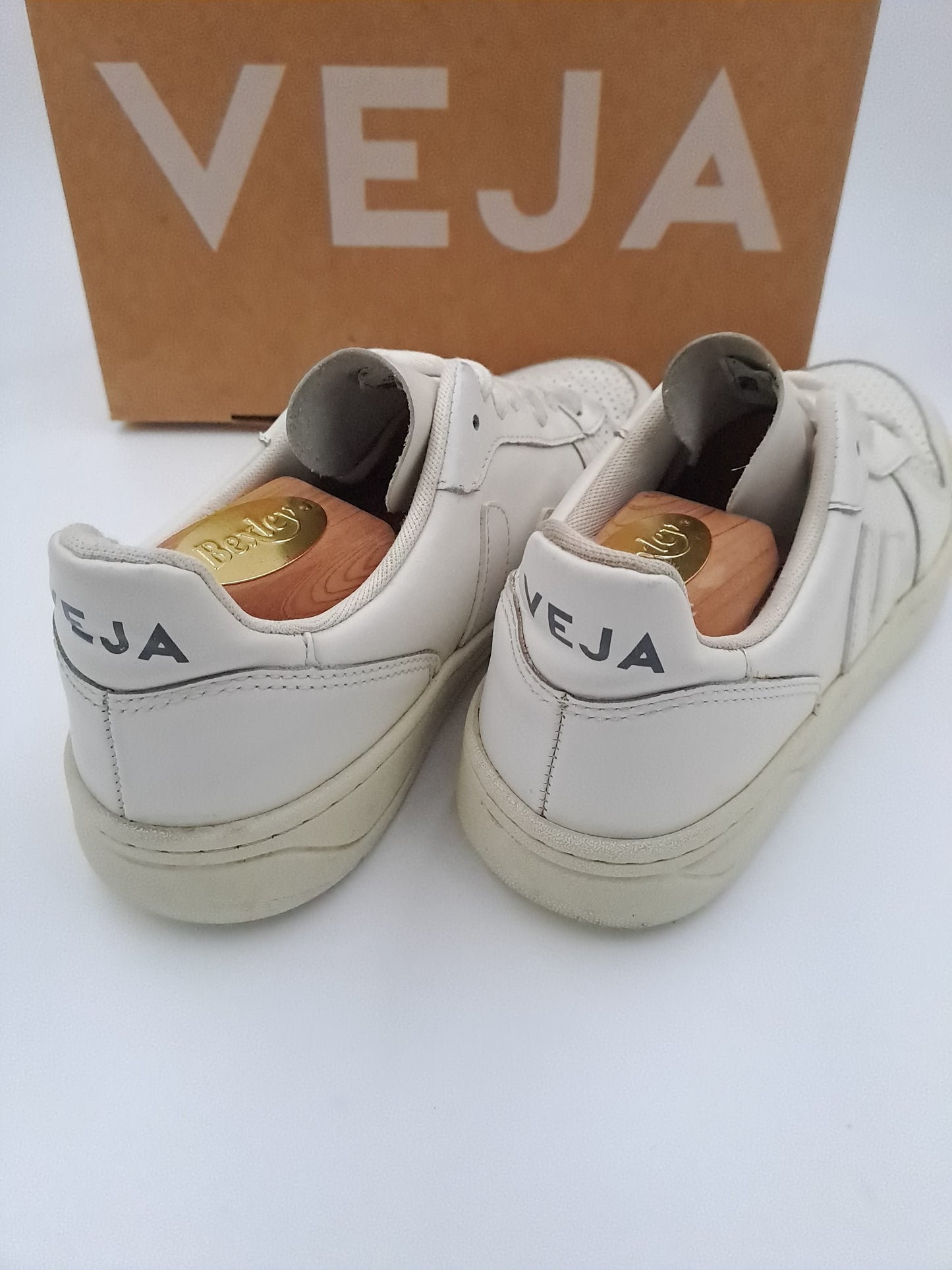 Veja V-10 leather extra white taille 40