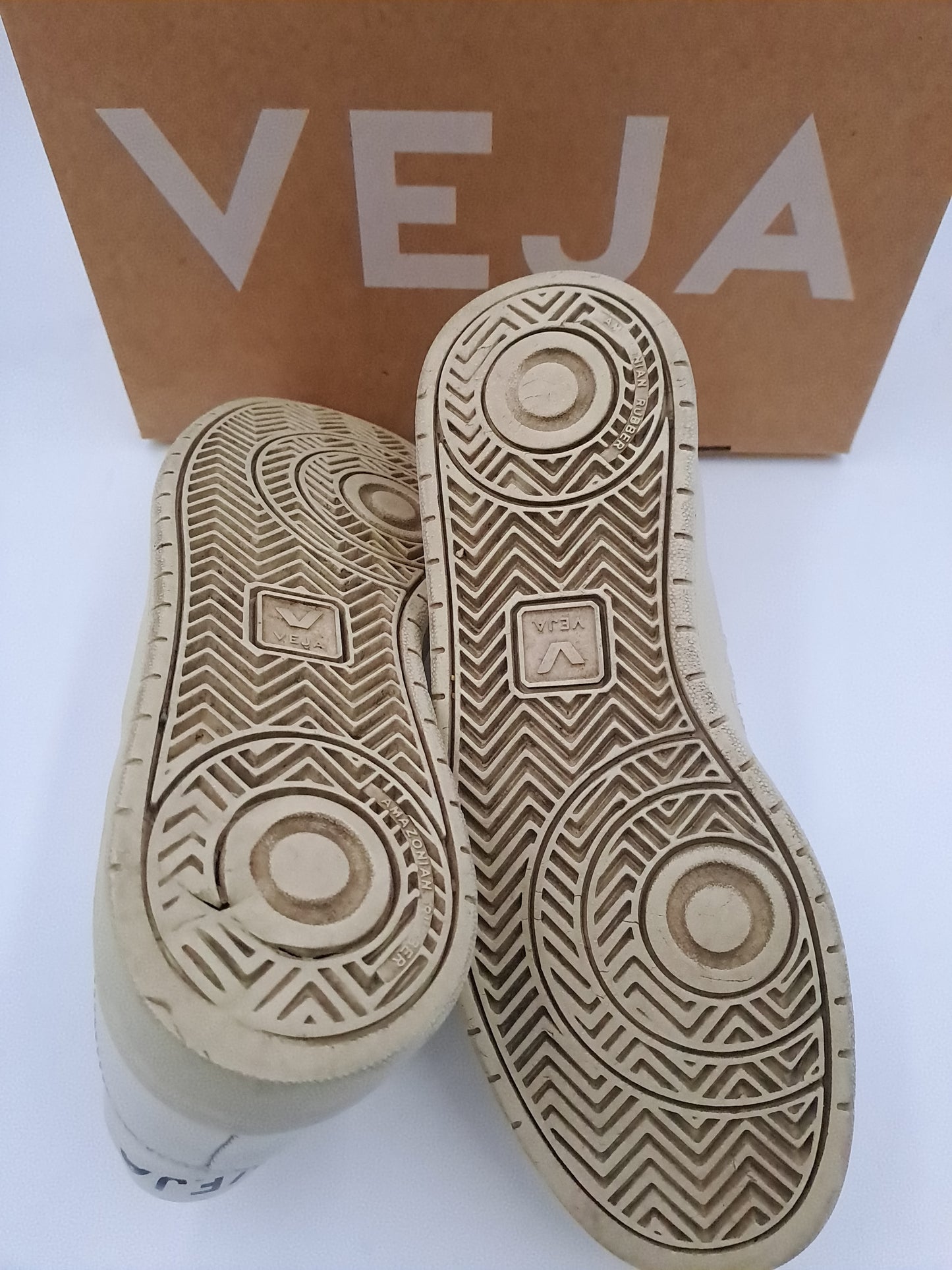 Veja V-10 leather extra white taille 40